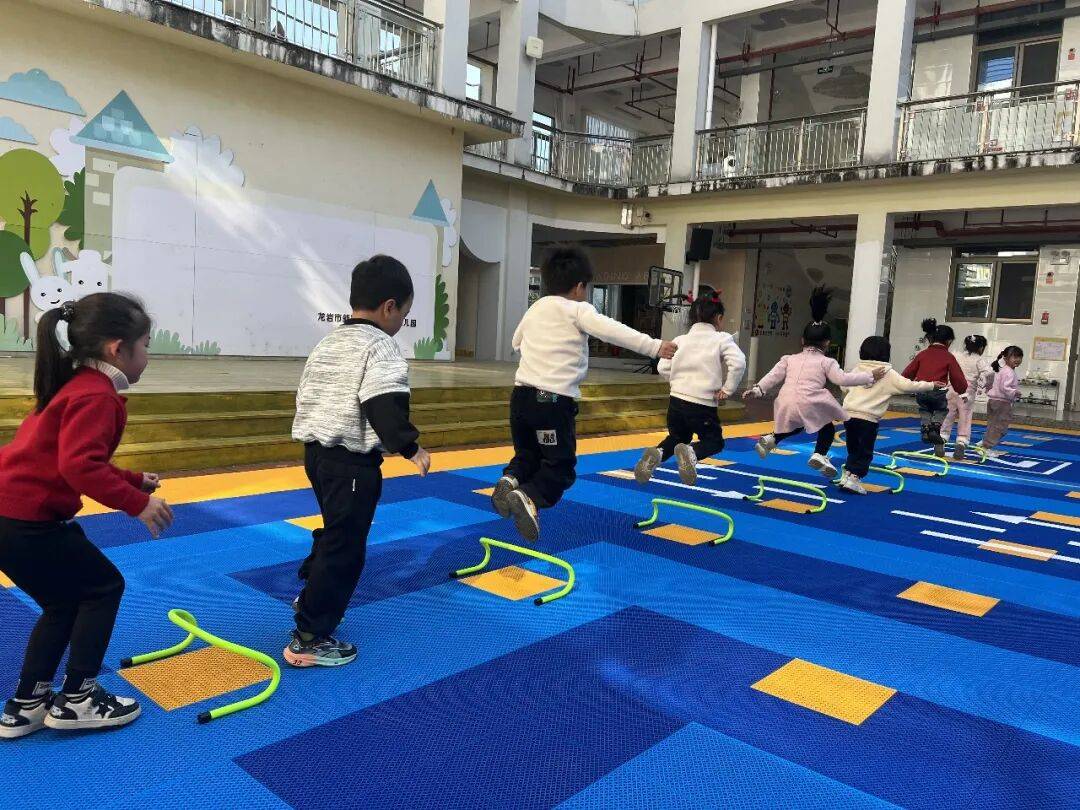 :政企携手筑梦童真爱心操场点亮未来新葡京【一个中心 三个支撑】大池镇(图2) :政企携手筑梦童真爱心操场点亮未来新葡京【一个中心 三个支撑】大池镇(图2)