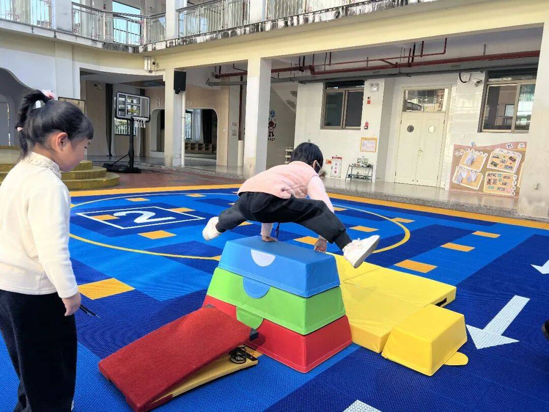 :政企携手筑梦童真爱心操场点亮未来新葡京【一个中心 三个支撑】大池镇(图4) :政企携手筑梦童真爱心操场点亮未来新葡京【一个中心 三个支撑】大池镇(图4)